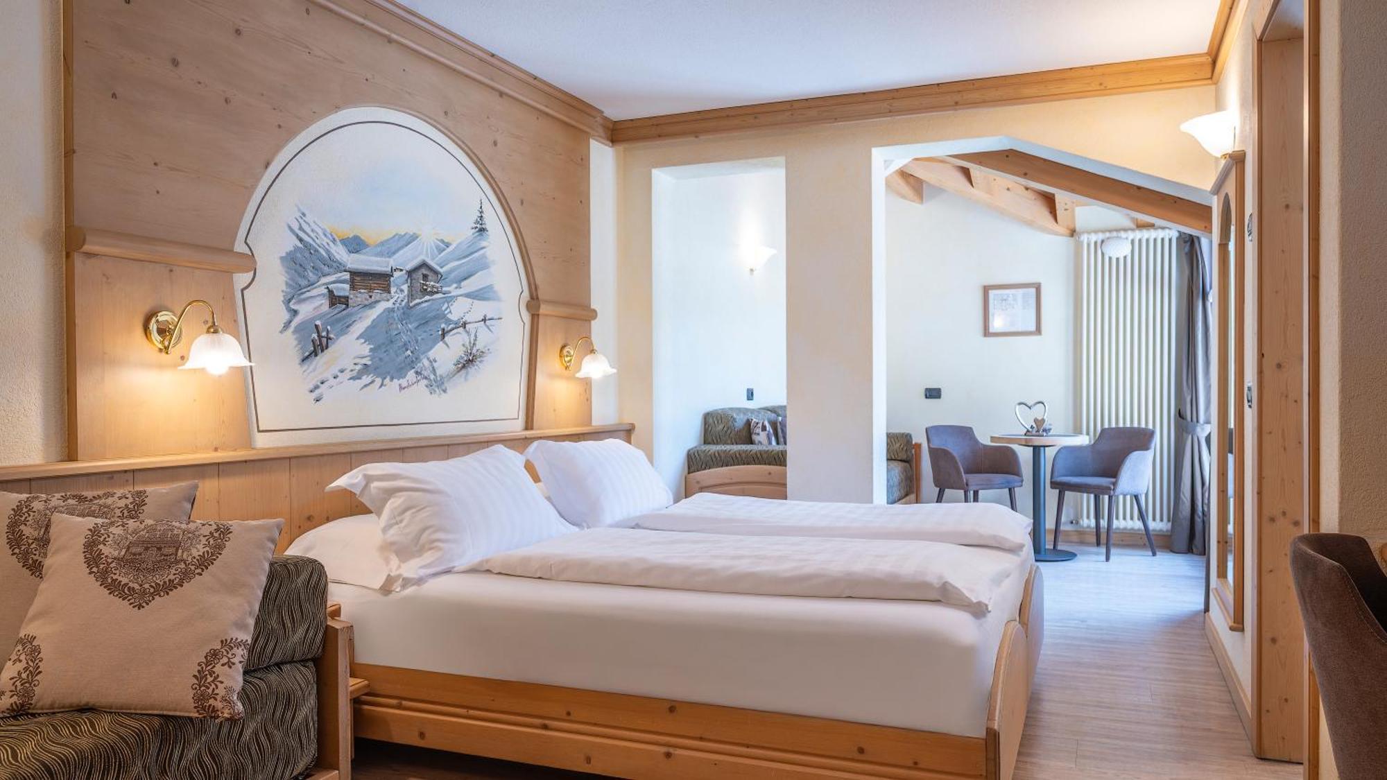 Deluxe Room,1742780370:JPEG